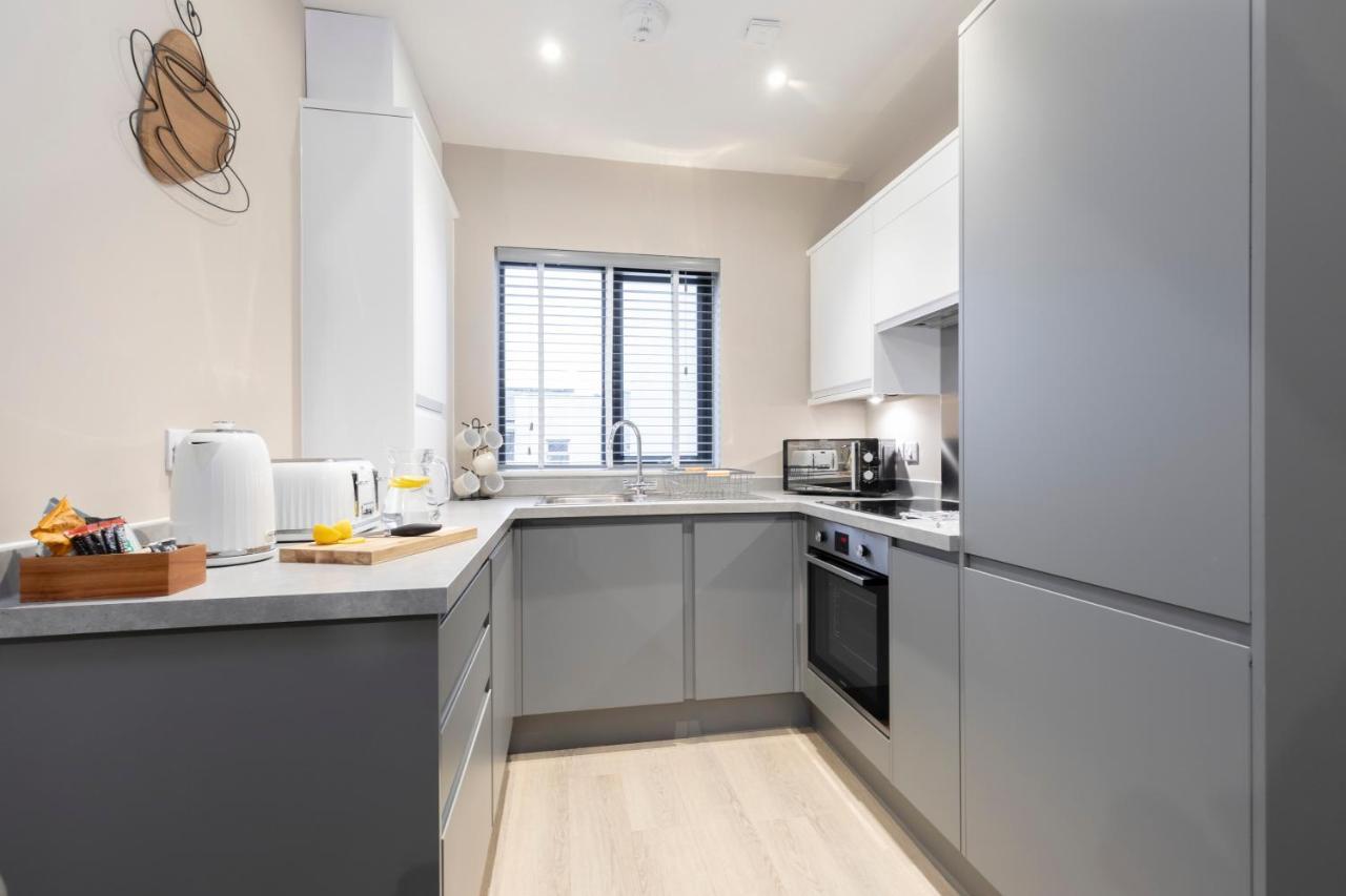 Elliot Oliver - Chic 2 Bedroom Town Centre Apartment Челтенхам Экстерьер фото
