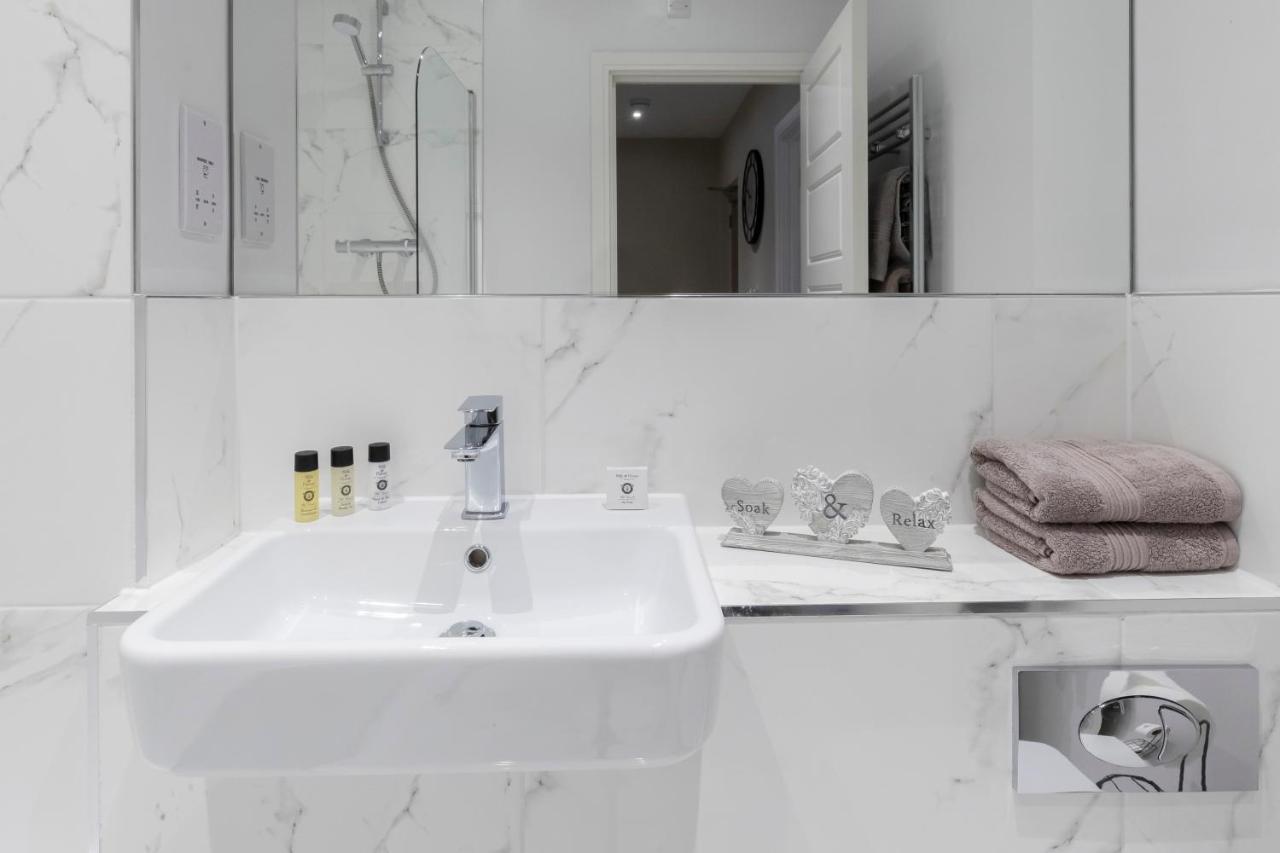Elliot Oliver - Chic 2 Bedroom Town Centre Apartment Челтенхам Экстерьер фото